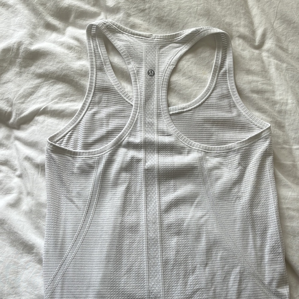 Lululemon Swiftly Tech Racerback Tank Top - white - size 6 - very gently worn
